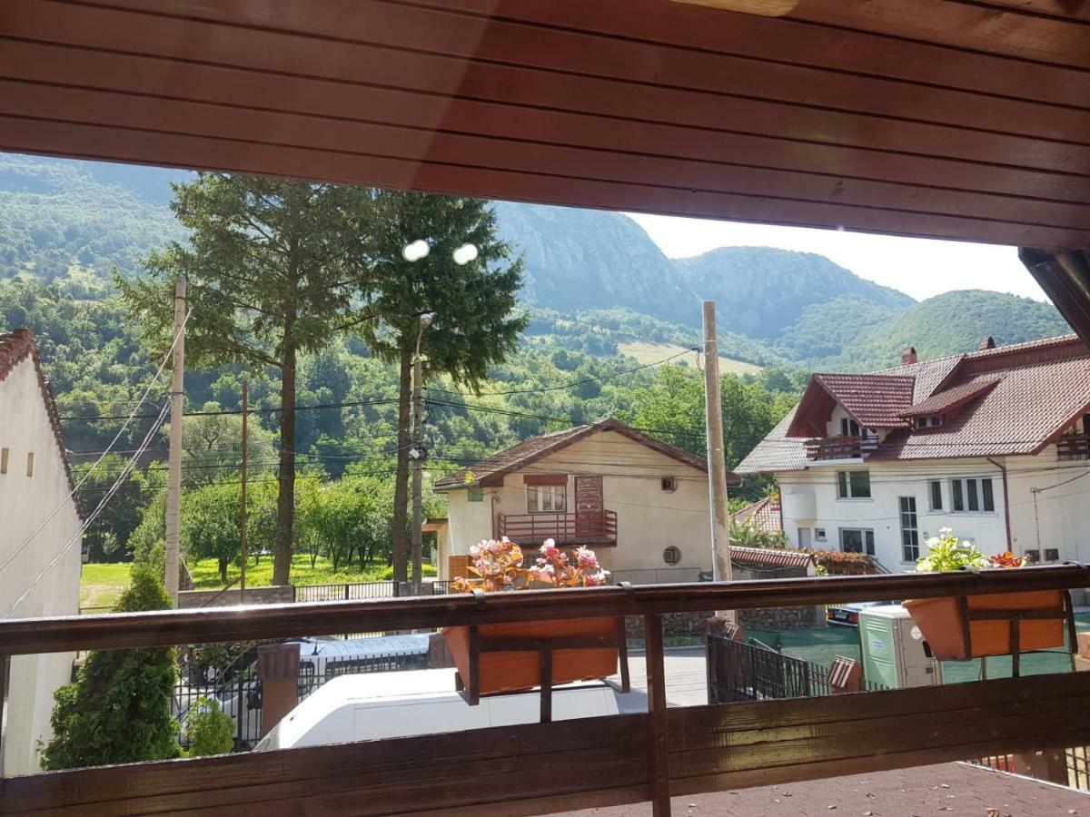 Casa Adriana Hotell Băile Herculane Exteriör bild